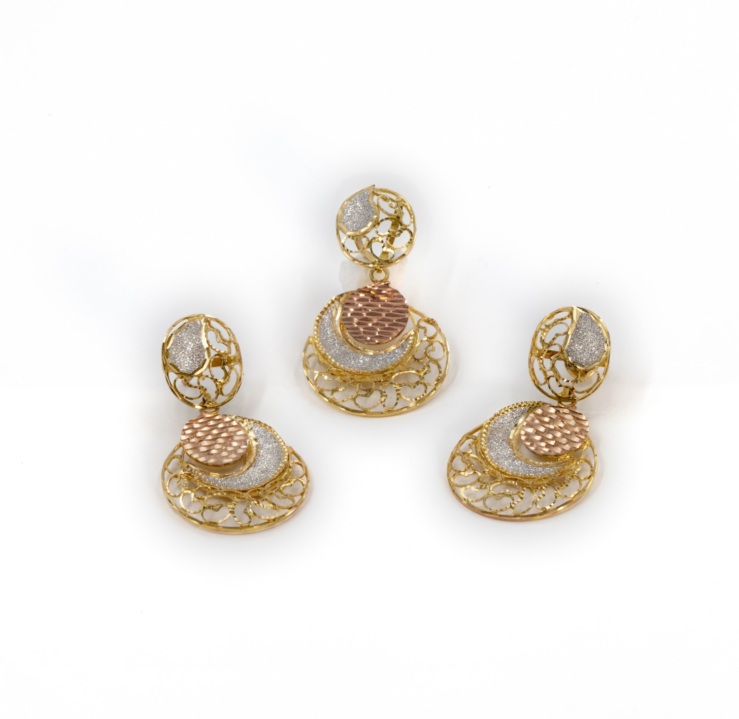 Etnico Traditional Pendant With Earring
